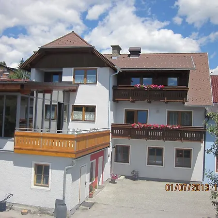 Lankmayer Apartment *